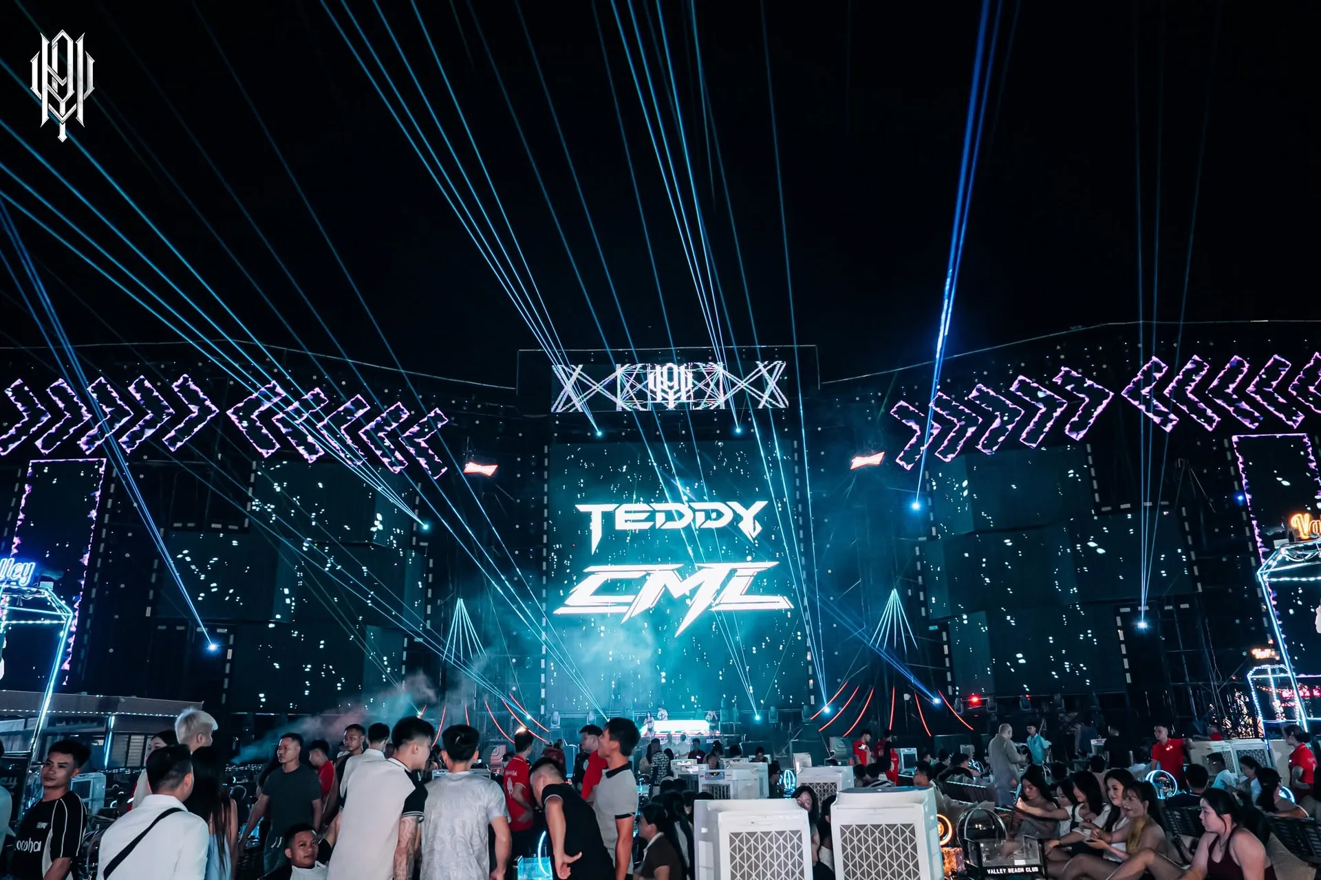 Valley Beach Club — Sân khấu